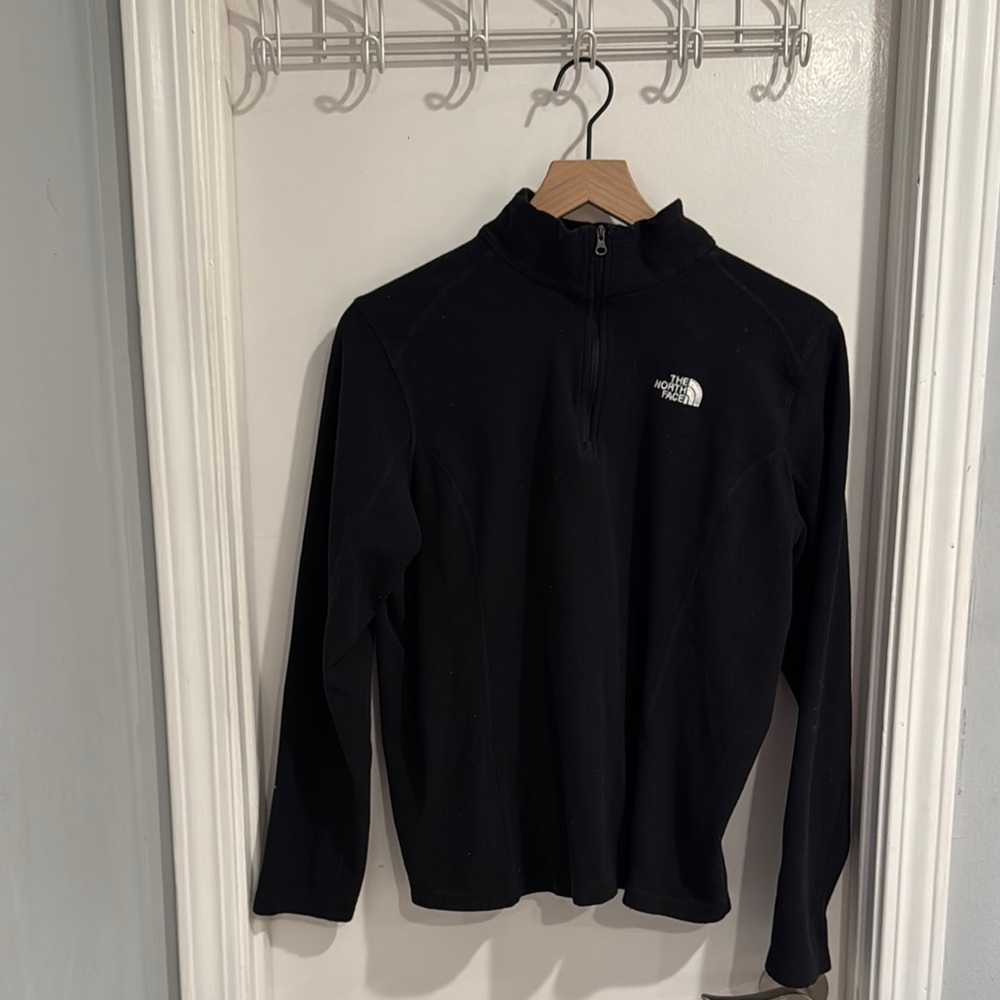 The North Face Black Fleece Pullover girl’s size extra large fits like a small